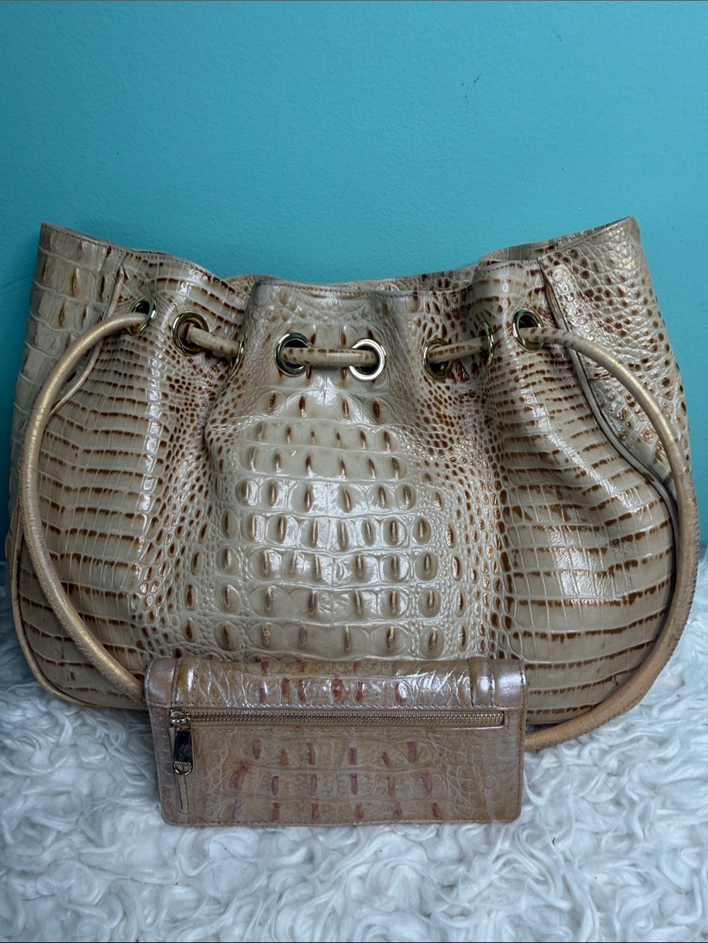 Brahmin Beige Croc-Embossed Drawstring Shoulder Bag with Matching Wallet - Picture 3 of 17